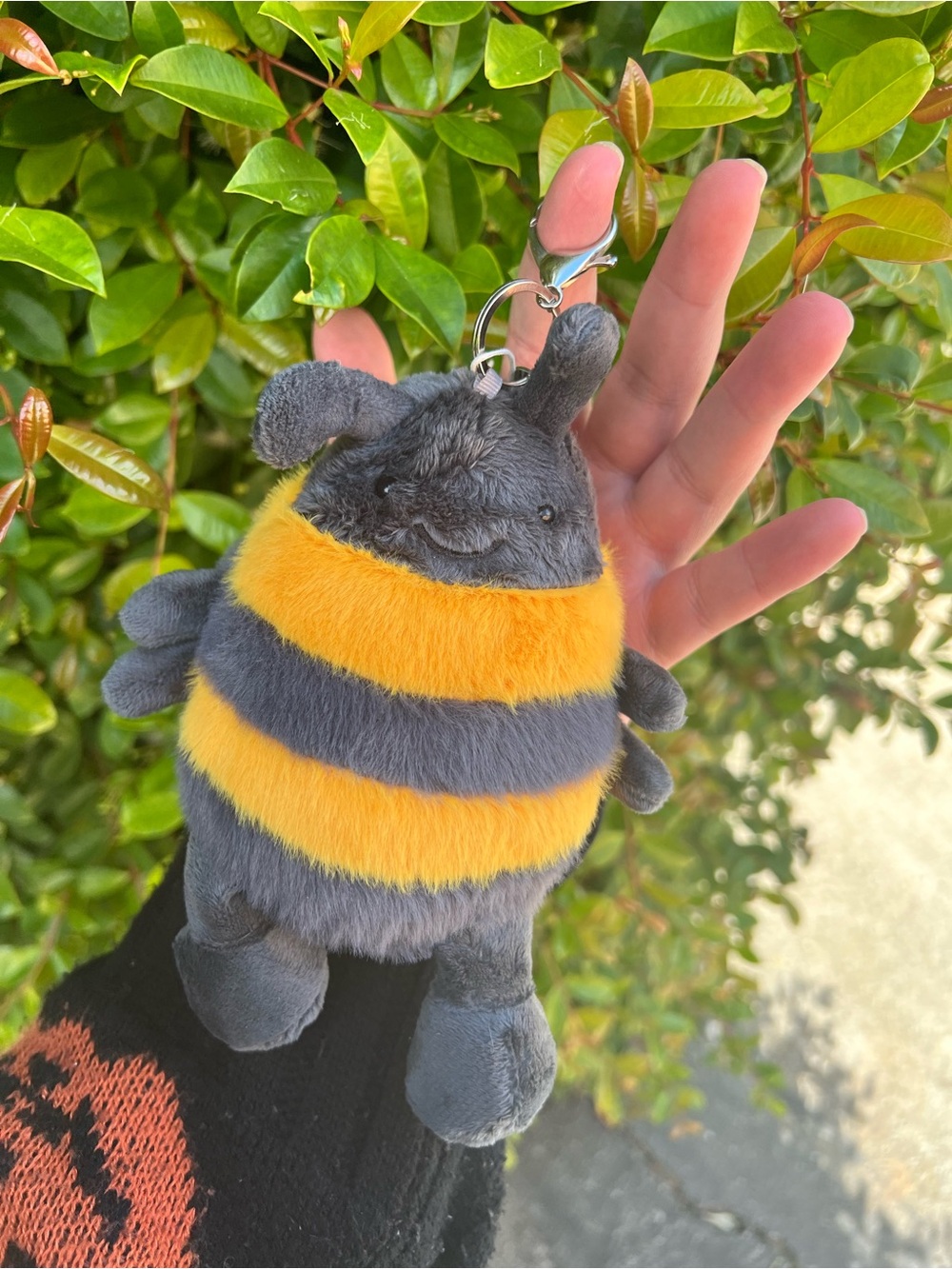 CHUNKY BEE PLUSH KEYCHAIN - Picture 2 of 2
